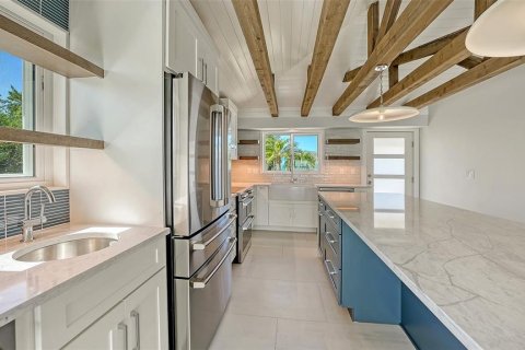 House in Longboat Key, Florida 2 bedrooms, 129.97 sq.m. № 2166022 - photo 12
