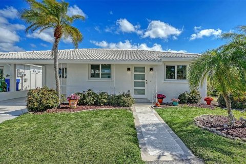 House in Longboat Key, Florida 2 bedrooms, 129.97 sq.m. № 2166022 - photo 2