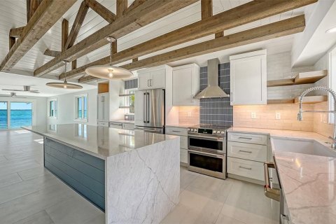House in Longboat Key, Florida 2 bedrooms, 129.97 sq.m. № 2166022 - photo 10