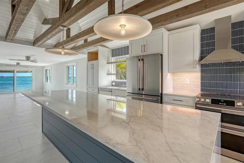 House in Longboat Key, Florida 2 bedrooms, 129.97 sq.m. № 2166022 - photo 9