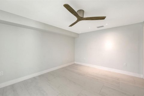 House in Longboat Key, Florida 2 bedrooms, 129.97 sq.m. № 2166022 - photo 22