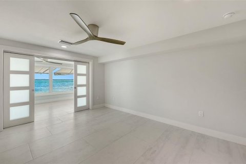 House in Longboat Key, Florida 2 bedrooms, 129.97 sq.m. № 2166022 - photo 21