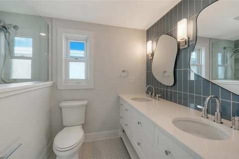 House in Longboat Key, Florida 2 bedrooms, 129.97 sq.m. № 2166022 - photo 24