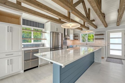 House in Longboat Key, Florida 2 bedrooms, 129.97 sq.m. № 2166022 - photo 11