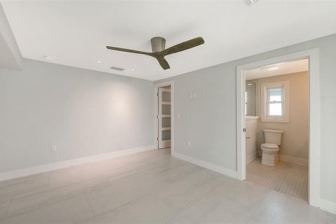 House in Longboat Key, Florida 2 bedrooms, 129.97 sq.m. № 2166022 - photo 23