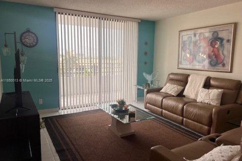 Condominio en alquiler en Hallandale Beach, Florida, 2 dormitorios, 130.06 m2 № 1877924 - foto 8