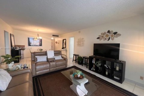 Condominio en alquiler en Hallandale Beach, Florida, 2 dormitorios, 130.06 m2 № 1877924 - foto 6