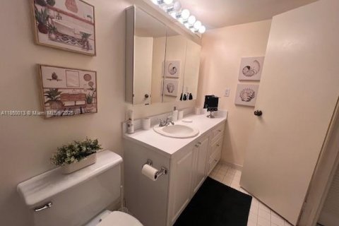 Condominio en alquiler en Hallandale Beach, Florida, 2 dormitorios, 130.06 m2 № 1877924 - foto 14