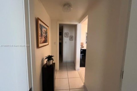 Condominio en alquiler en Hallandale Beach, Florida, 2 dormitorios, 130.06 m2 № 1877924 - foto 11