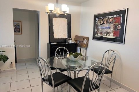 Condominio en alquiler en Hallandale Beach, Florida, 2 dormitorios, 130.06 m2 № 1877924 - foto 5