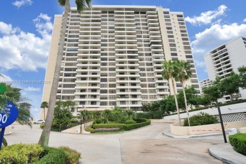 Condominio en alquiler en Hallandale Beach, Florida, 2 dormitorios, 130.06 m2 № 1877924 - foto 3