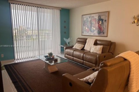 Condominio en alquiler en Hallandale Beach, Florida, 2 dormitorios, 130.06 m2 № 1877924 - foto 7