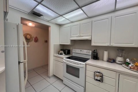 Condominio en alquiler en Hallandale Beach, Florida, 2 dormitorios, 130.06 m2 № 1877924 - foto 10