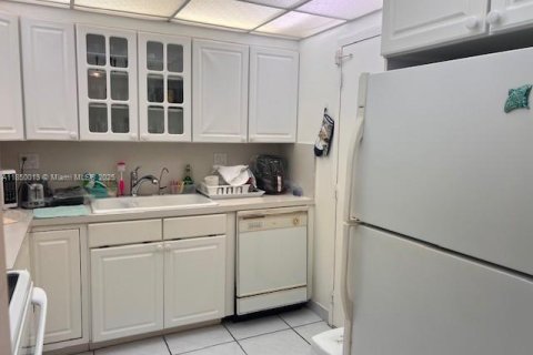 Condominio en alquiler en Hallandale Beach, Florida, 2 dormitorios, 130.06 m2 № 1877924 - foto 9