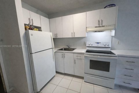 Copropriété à vendre à Miami Beach, Floride: 44.59 m2 № 2007362 - photo 3