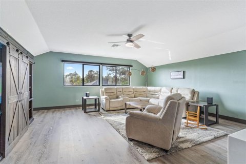 House in Spring Hill, Florida 5 bedrooms, 353.21 sq.m. № 1419760 - photo 23