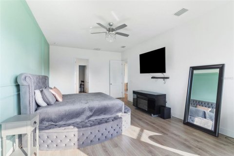 House in Spring Hill, Florida 5 bedrooms, 353.21 sq.m. № 1419760 - photo 18