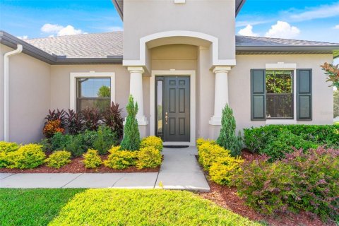 House in Spring Hill, Florida 5 bedrooms, 353.21 sq.m. № 1419760 - photo 4