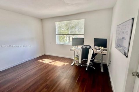 Villa ou maison à louer à Miami, Floride: 2 chambres, 201.04 m2 № 1925409 - photo 5