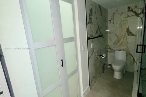 Condominio en alquiler en Pembroke Pines, Florida, 2 dormitorios, 110.74 m2 № 1996265 - foto 16