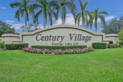 Condominio en Pembroke Pines, Florida, 2 dormitorios  № 1996265