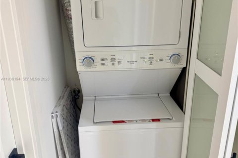 Condominio en alquiler en Pembroke Pines, Florida, 2 dormitorios, 110.74 m2 № 1996265 - foto 8