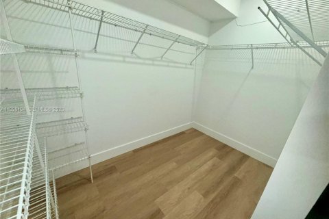 Condominio en alquiler en Pembroke Pines, Florida, 2 dormitorios, 110.74 m2 № 1996265 - foto 17