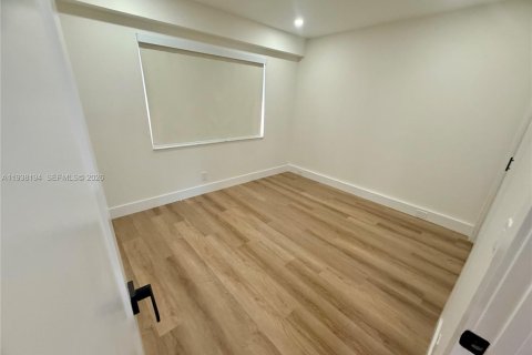 Condominio en alquiler en Pembroke Pines, Florida, 2 dormitorios, 110.74 m2 № 1996265 - foto 9