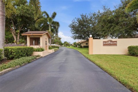 Villa ou maison à vendre à Sarasota, Floride: 2 chambres, 114.83 m2 № 2345644 - photo 23