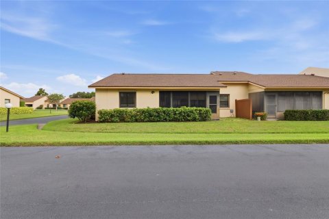 Villa ou maison à vendre à Sarasota, Floride: 2 chambres, 114.83 m2 № 2345644 - photo 3