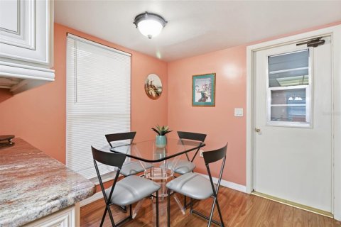Villa ou maison à vendre à Sarasota, Floride: 2 chambres, 114.83 m2 № 2345644 - photo 9