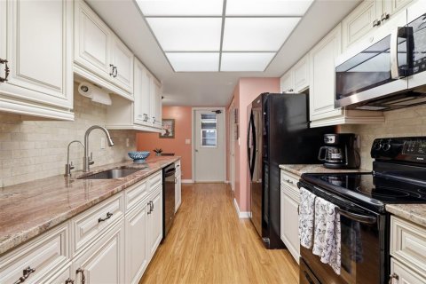 Villa ou maison à vendre à Sarasota, Floride: 2 chambres, 114.83 m2 № 2345644 - photo 7