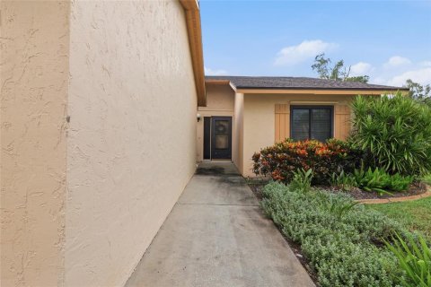 Villa ou maison à vendre à Sarasota, Floride: 2 chambres, 114.83 m2 № 2345644 - photo 2