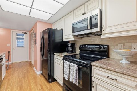 Villa ou maison à vendre à Sarasota, Floride: 2 chambres, 114.83 m2 № 2345644 - photo 8