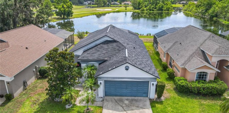 House in Davenport, Florida 3 bedrooms, 153.94 sq.m. № 1686584