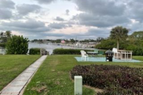 Condo in North Palm Beach, Florida, 2 bedrooms  № 2177028 - photo 9