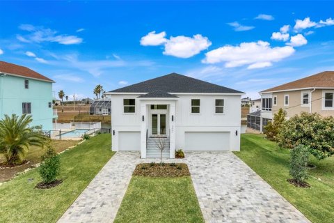 Casa en venta en Hernando Beach, Florida, 3 dormitorios, 171.03 m2 № 1513279 - foto 1