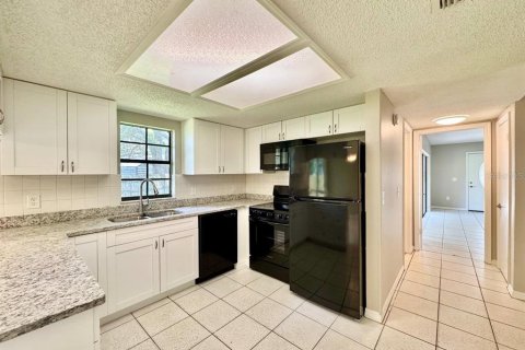 Villa ou maison à louer à Tampa, Floride: 4 chambres, 204.38 m2 № 2344627 - photo 10