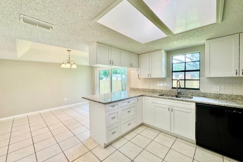 Villa ou maison à louer à Tampa, Floride: 4 chambres, 204.38 m2 № 2344627 - photo 11