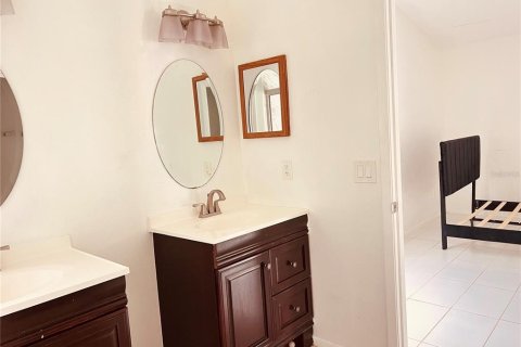 House in Orlando, Florida 3 bedrooms, 149.94 sq.m. № 2277676 - photo 8