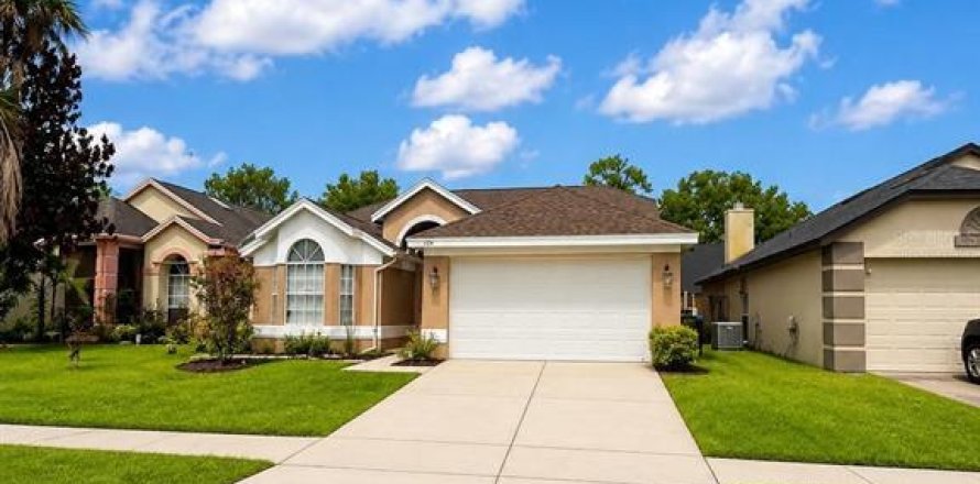 House in Orlando, Florida 3 bedrooms, 149.94 sq.m. № 2277676