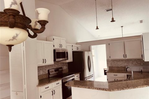 House in Orlando, Florida 3 bedrooms, 149.94 sq.m. № 2277676 - photo 3