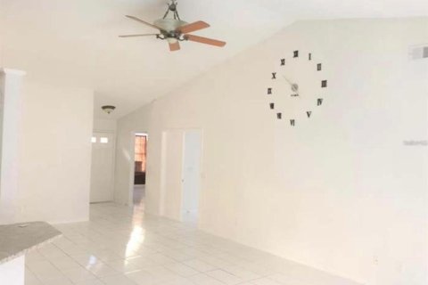House in Orlando, Florida 3 bedrooms, 149.94 sq.m. № 2277676 - photo 6