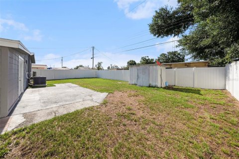 House in Tampa, Florida 4 bedrooms, 129.69 sq.m. № 1745040 - photo 20