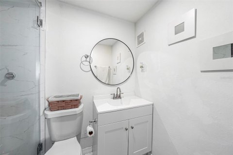 House in Tampa, Florida 4 bedrooms, 129.69 sq.m. № 1745040 - photo 17
