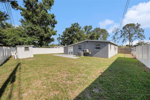 House in Tampa, Florida 4 bedrooms, 129.69 sq.m. № 1745040 - photo 22