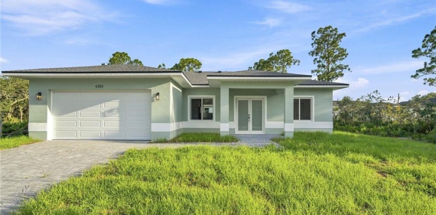 House in Sebring, Florida 3 bedrooms, 138.61 sq.m. № 2429305