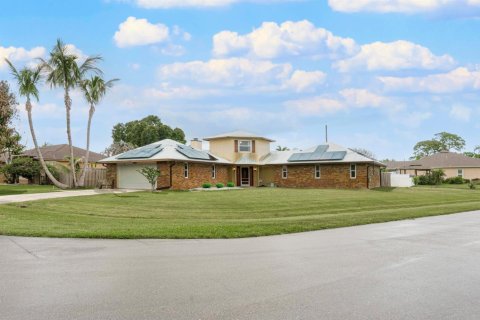 House in Port St. Lucie, Florida 3 bedrooms, 213.77 sq.m. № 2268146