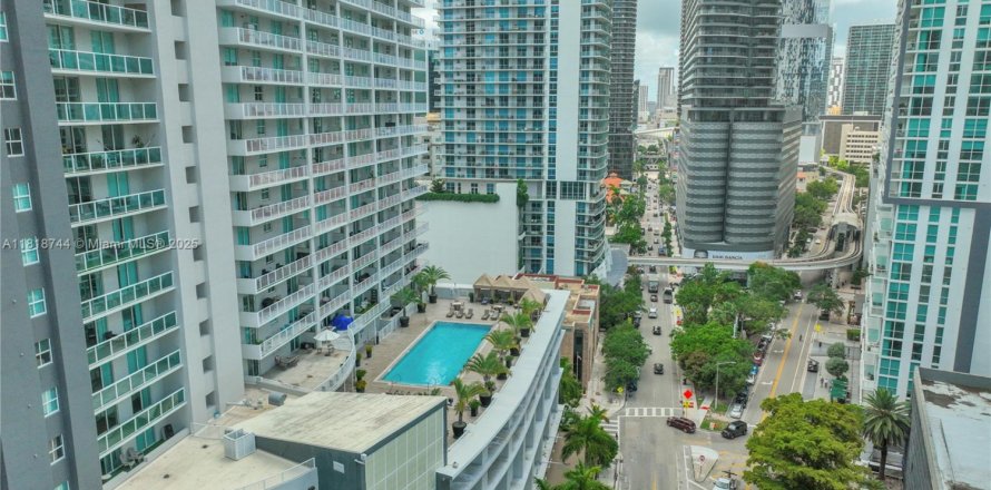 Condominio en Miami, Florida, 1 dormitorio № 1776158
