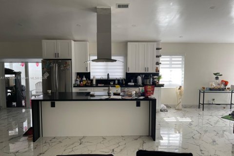 Villa ou maison à vendre à Miami, Floride: 4 chambres, 181.72 m2 № 2076704 - photo 5